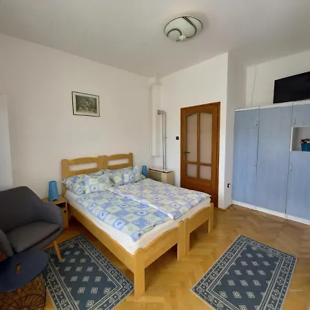 Kispal Apartmanhaz Апартаменты *